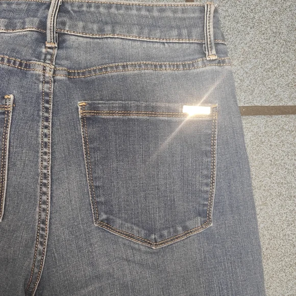 White House Black Market The Slim Crop Women's Ligh Blue Jeans Size 6 - Picture 13 of 14